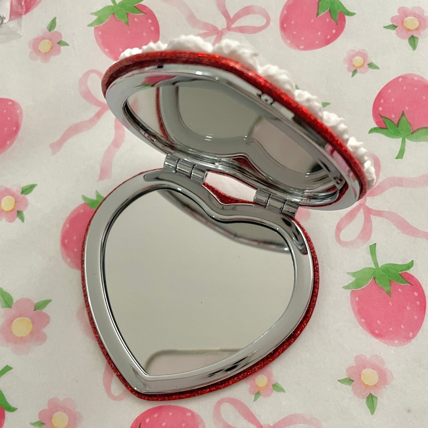 [Limited Edition] Strawberry Cake Pocket Mirror